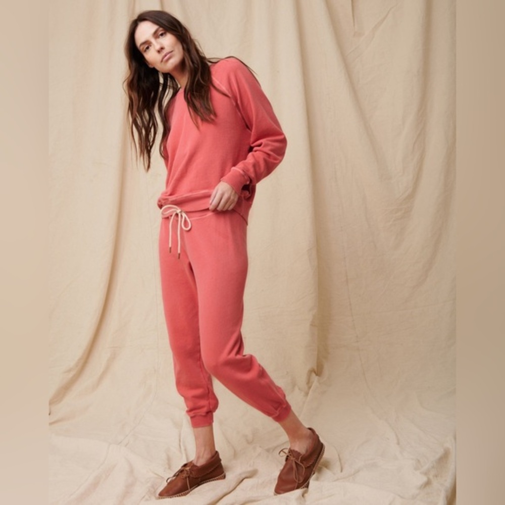 THE GREAT. The Cropped Sweatpant Coral
